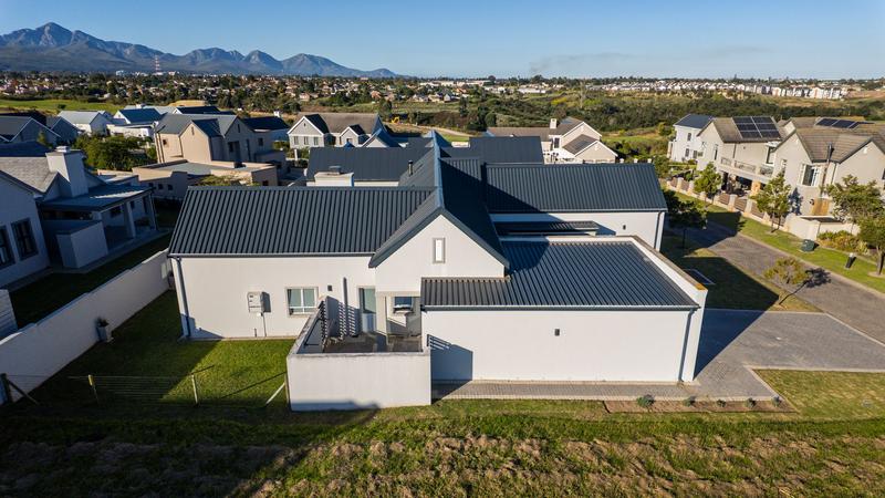 To Let 4 Bedroom Property for Rent in Kingswood Golf Estate Western Cape